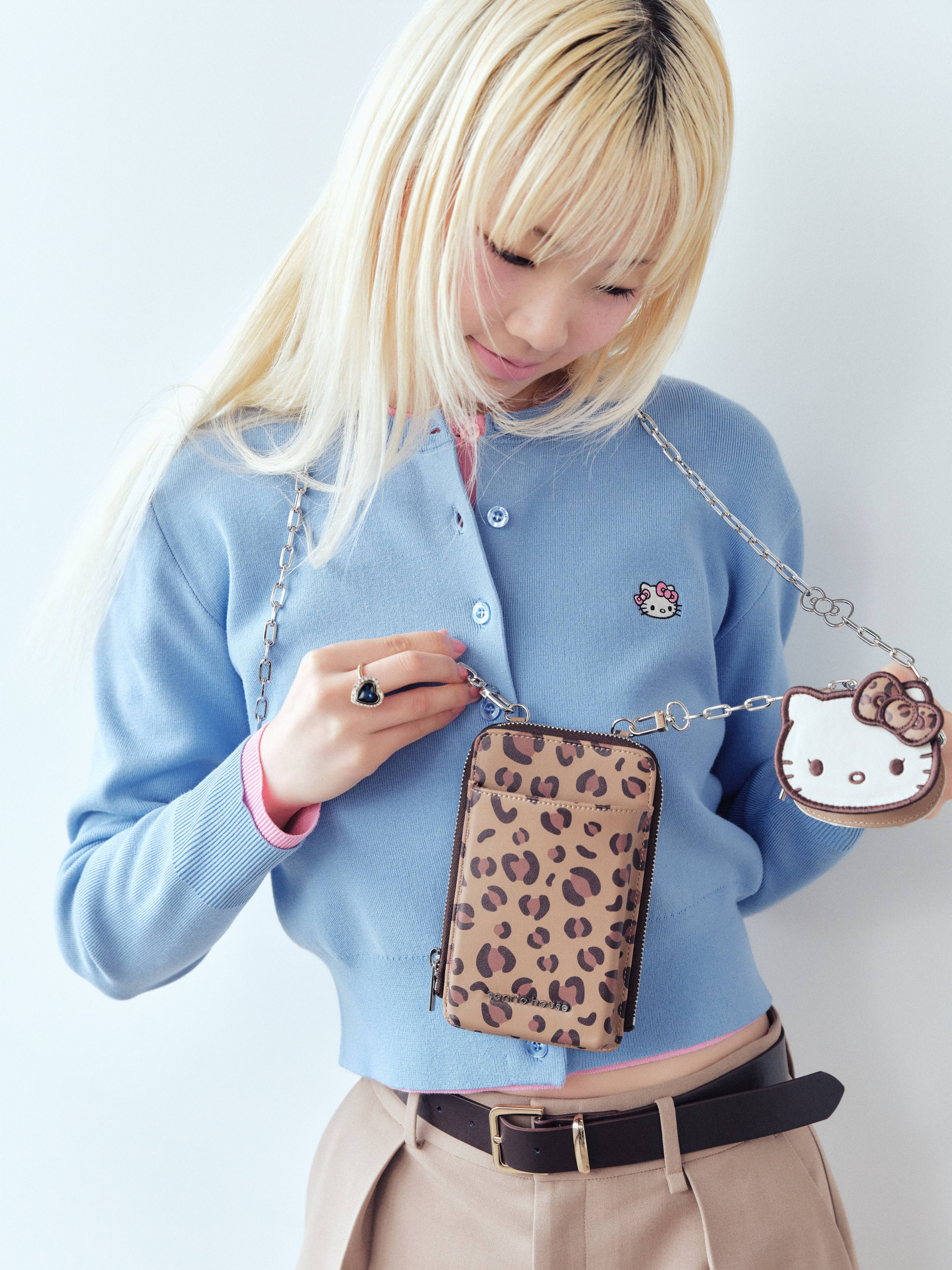 「マルチショルダー（ハローキティ ミニポーチ付き）」ルクア限定LEOPARD柄